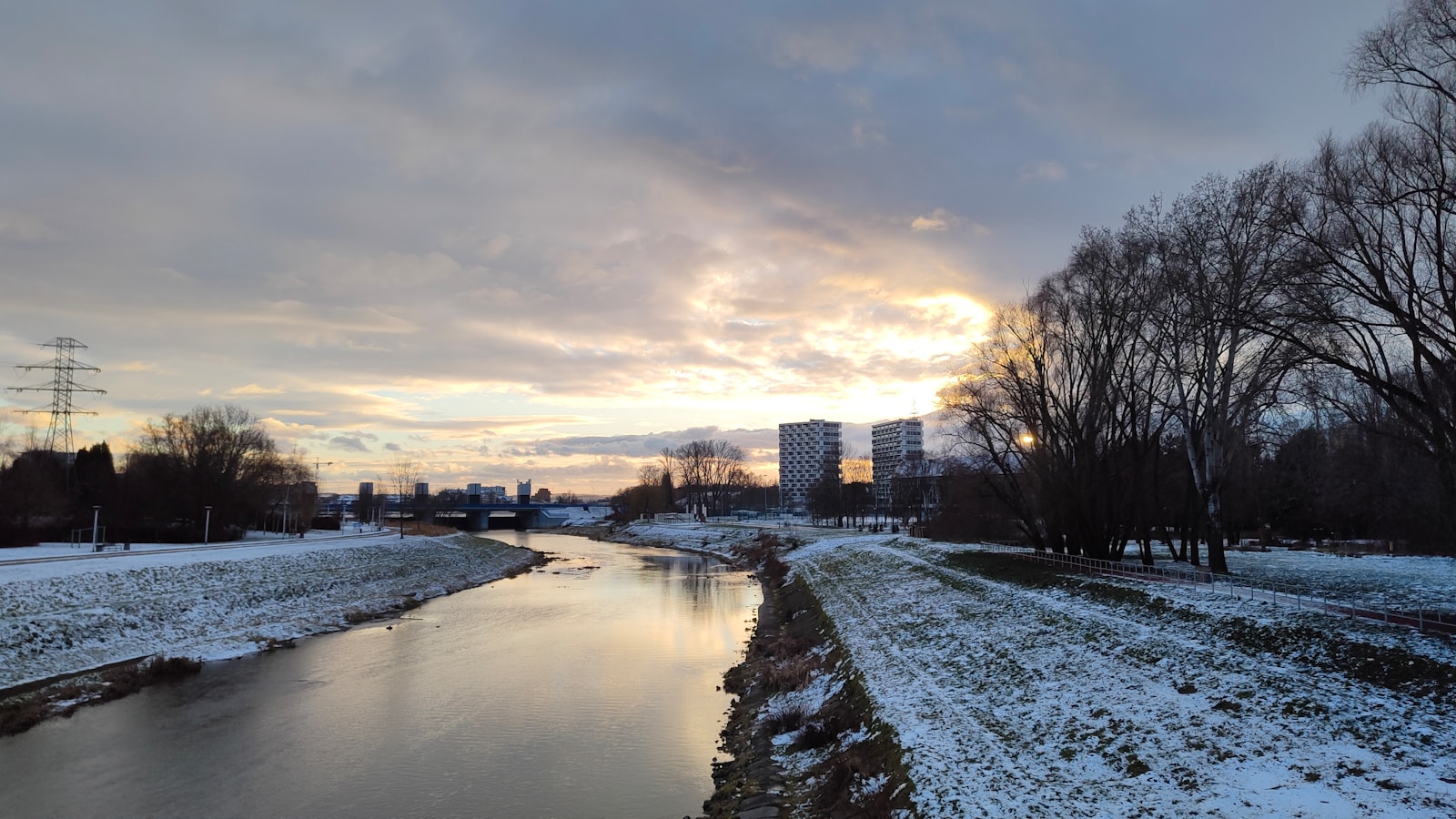 Hurtownia instalacyjna Hydrosolar w Rzeszowie – wodne pompy ciepła i instalacje energooszczędne